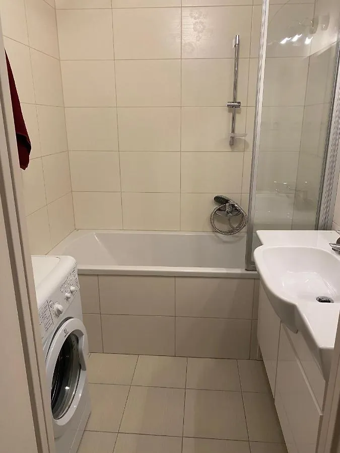 Burgaska 5 Xl Size Apartment Warsaw 0*,  Poland